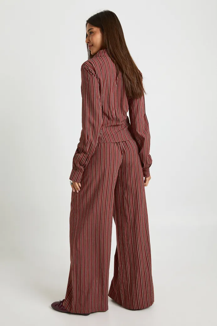 Pantaloni conici cu pliseuri